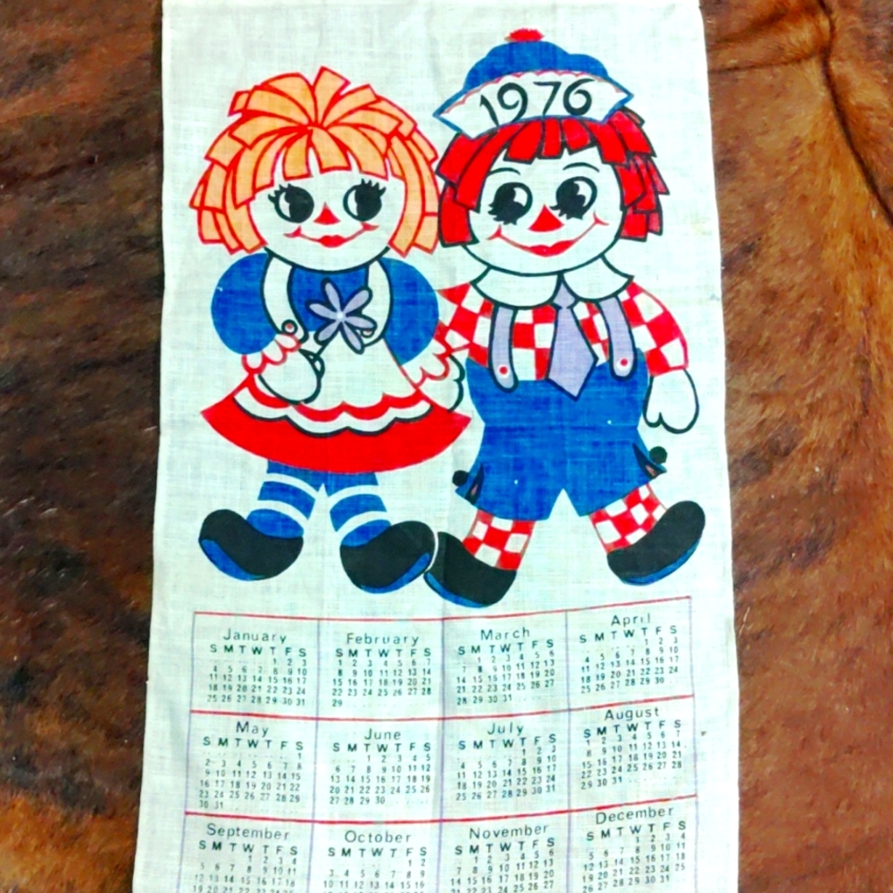 1976 raggedy Ann and Andy cloth calendar